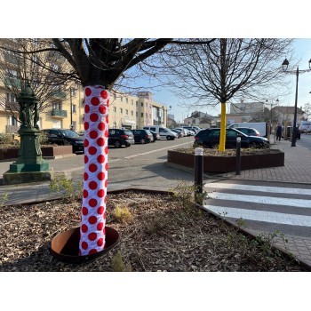 Tissu à pois rouges vendu par 10 ml