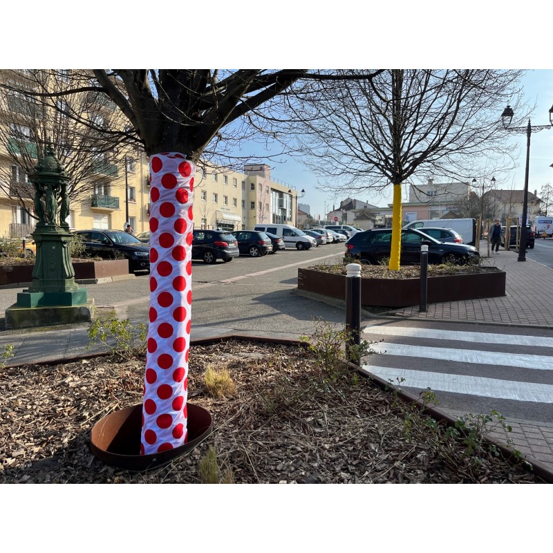 Tissu à pois rouges vendu par 10 ml