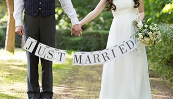 Décoration de mariage : pourquoi miser sur la guirlande de fanions en tissu ?